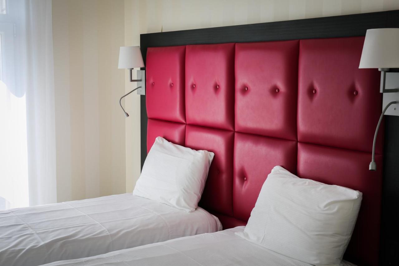 פרוס-גירק Logis Hotel Saint Guirec Et De La Plage מראה חיצוני תמונה